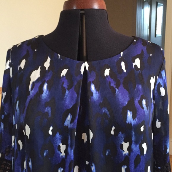 🌸 Beautiful Top 🌸 - Picture 3 of 5